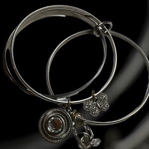 Silver bangles bracelet